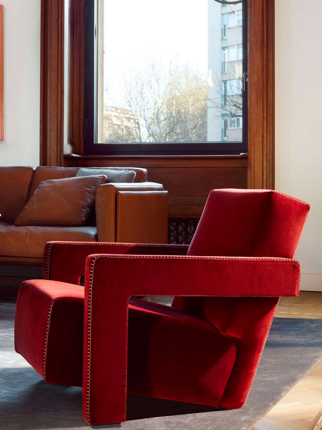 The weight-bearing structure is made from steel and features a zig-zag or blanket-stitch upholstery detail (Image: Cassina)