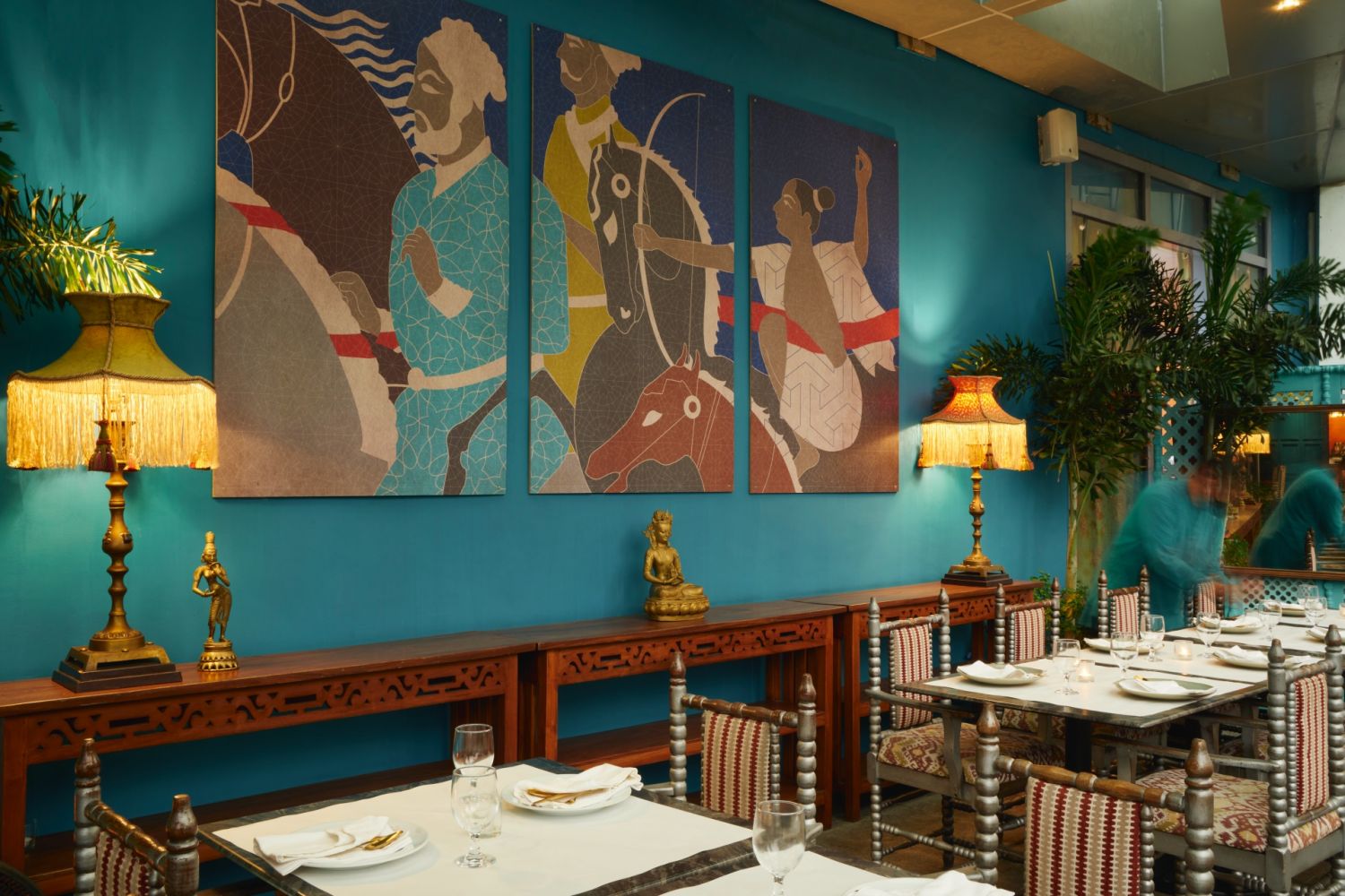 The new Kashmir outlet is artfully contemporary while paying homage to the rich Indian culture