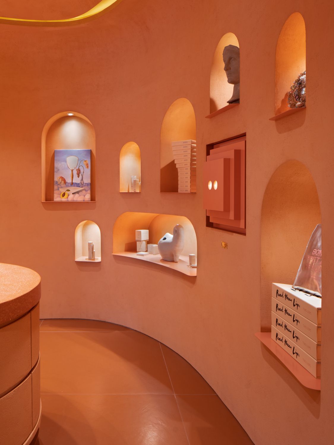 The Two Lips store features curvaceous walls sporting an antique-pitted mineral clay finish (Photo: Khoo Guo Jie)