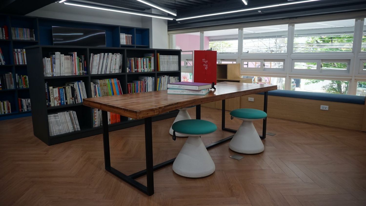 The mini library in KCC allows guests to read books that depict the rich history of Korea and watch their favourite K-Dramas (Photo: Jove Moya)