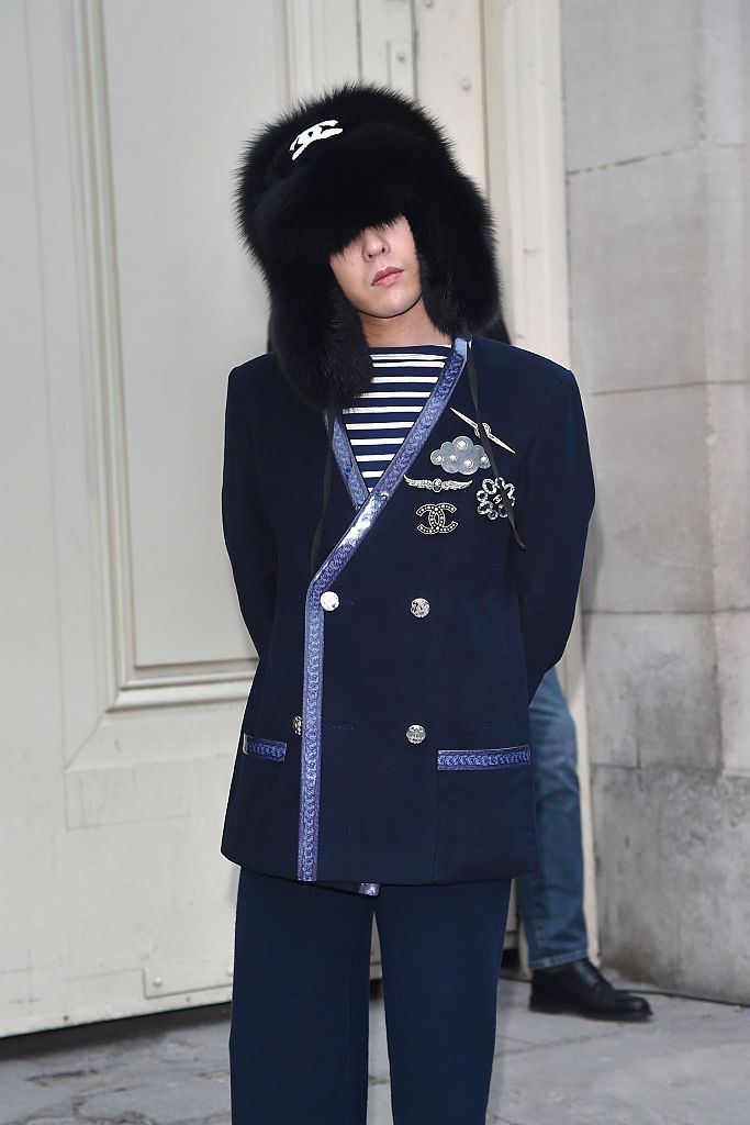 PARIS, FRANCE - JANUARY 26: G-Dragon arrives at the Chanel fashion show Paris Fashion Week Haute Coture Spring /Summer 2016 on January 26, 2016 in Paris, France. (Photo by Jacopo Raule/GC Images)