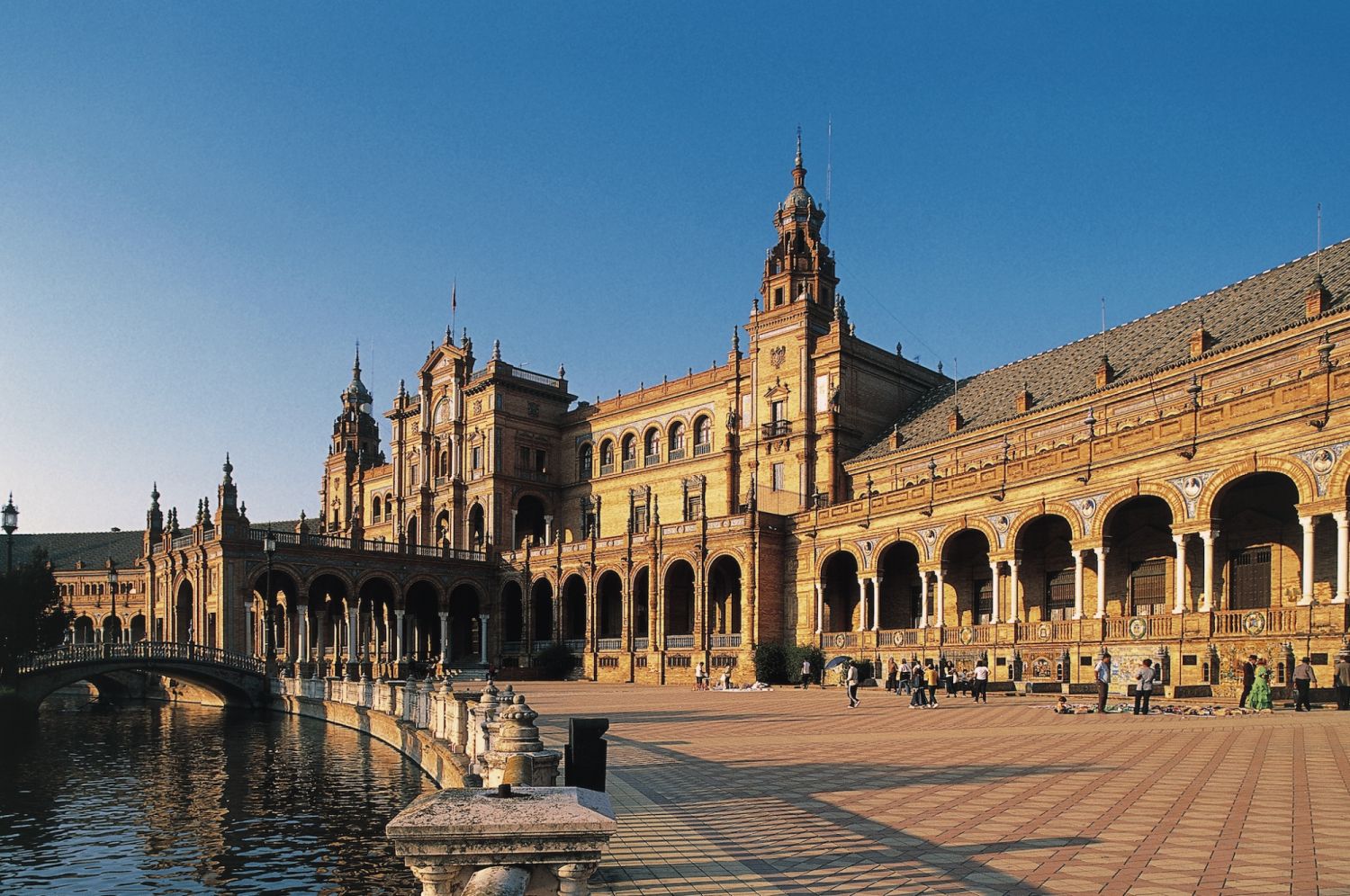 SPAIN - OCTOBER 23: The Capitania General palace, Plaza de Espana, Seville, Andalusia. Spain, 20th century. (Photo by DeAgostini/Getty Images)