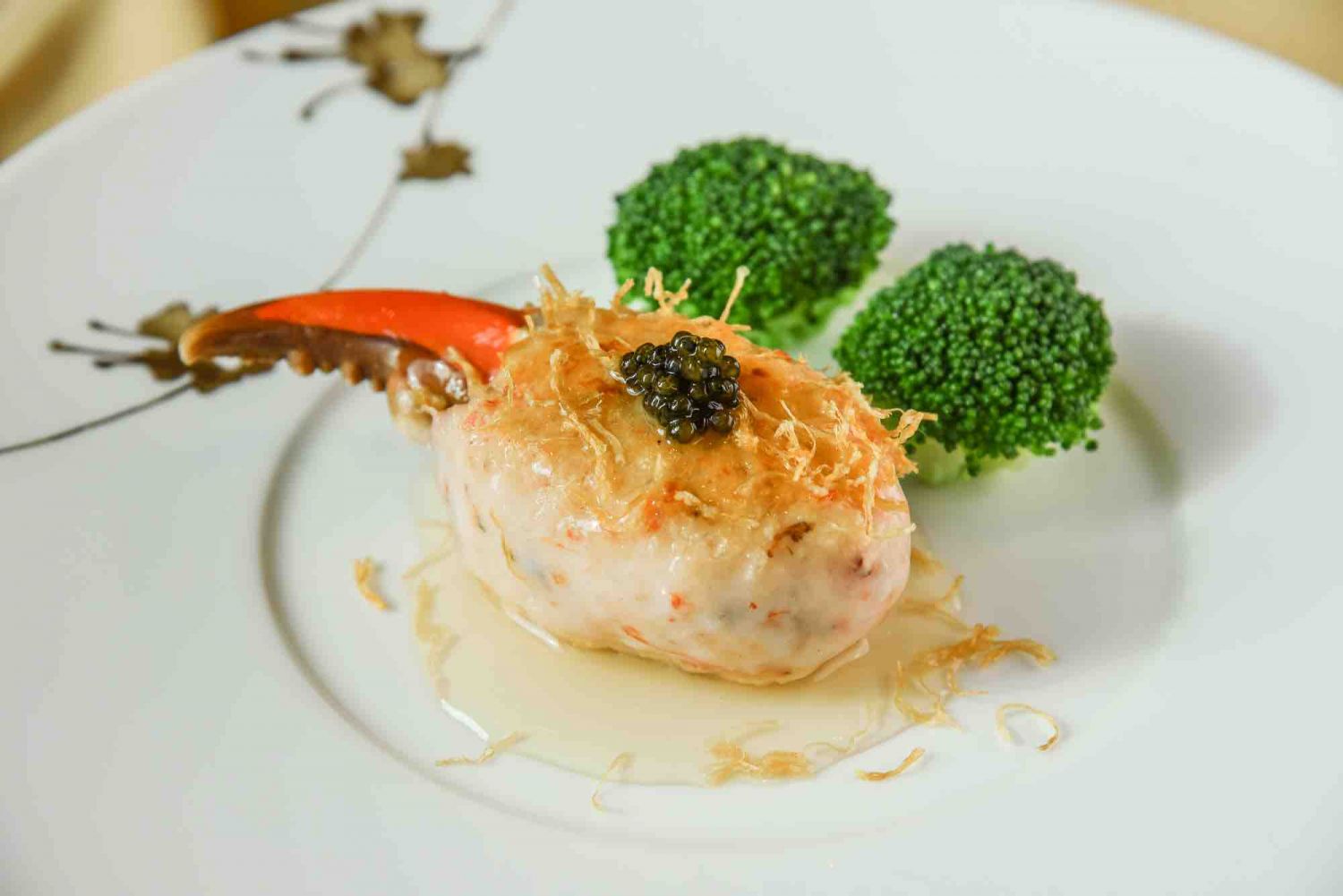 Pan-fried crab claw with shrimp paste and caviar at The Royal Pavilion (Photo: The Reverie Saigon)