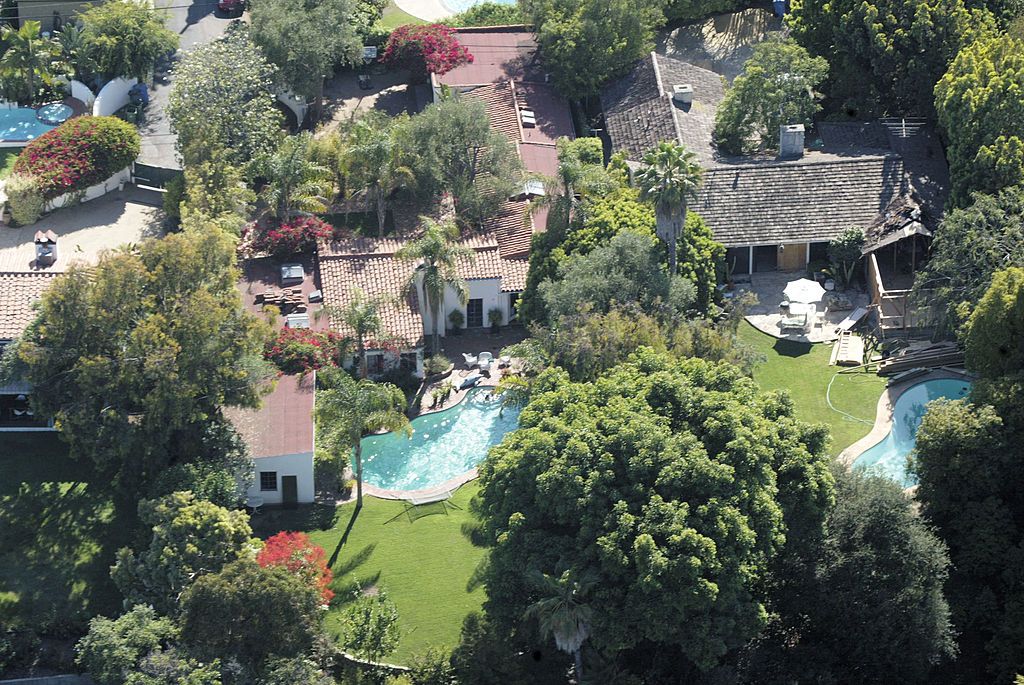 BRENTWOOD, CA - JULY 26:  (MARILYN MONROE FEATURE) An aerial view of the house where actress Marilyn Monroe died is seen on July 26, 2002 in Brentwood, California.  This year marks the 40th anniversary of Monroe's death.  The actress, famous for such films as "The Seven Year Itch" and "Some Like It Hot," was found dead on August 5, 1962 in her Brentwood, California home of a drug overdose.  (Photo by Mel Bouzad/Getty Images)