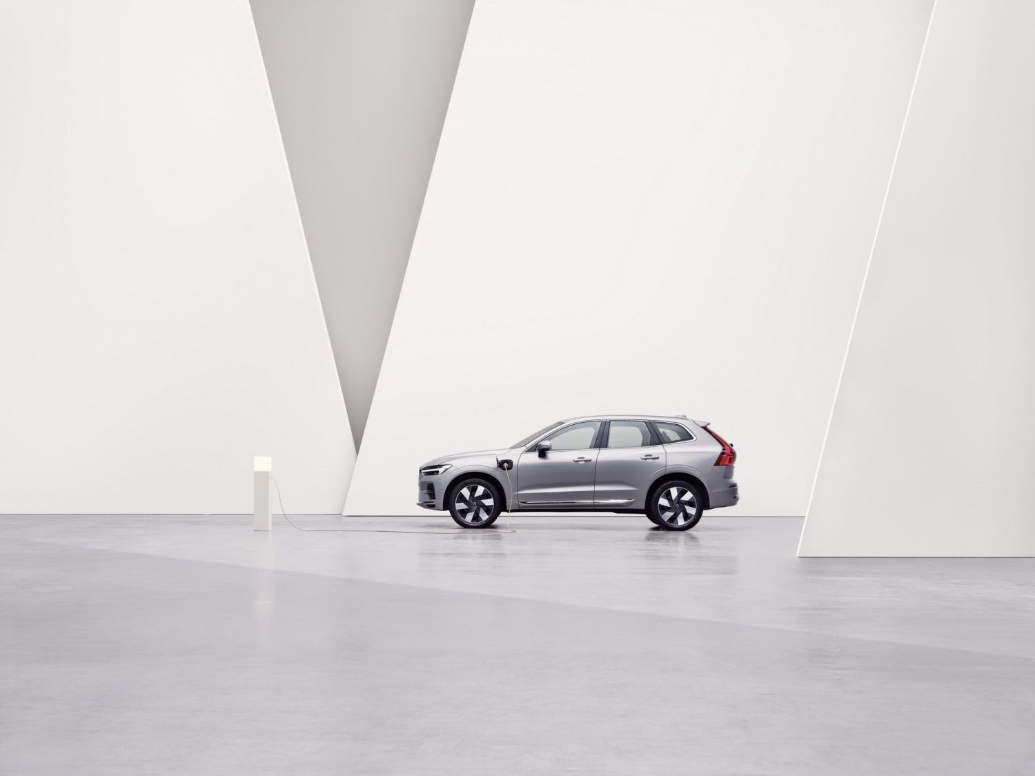 XC60 Recharge T8, Silver Dawn