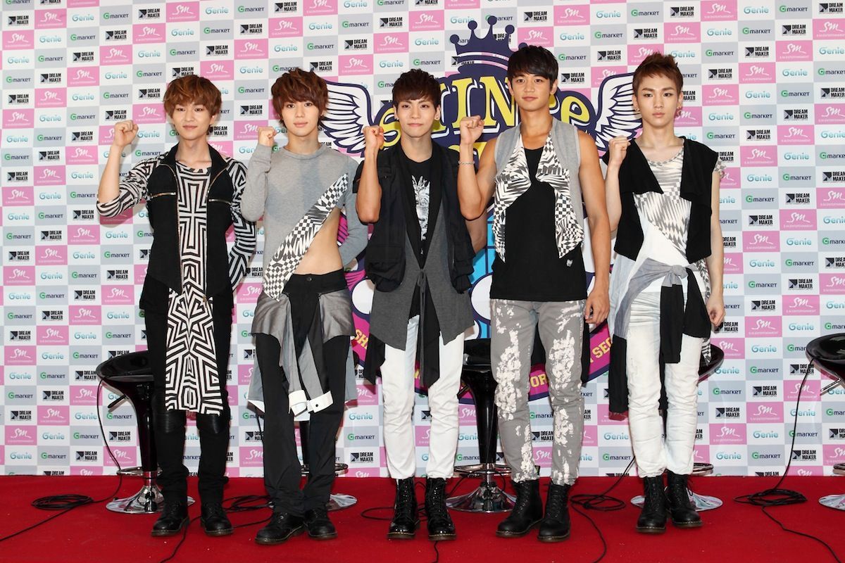 SHINee wearing grey ensemble that was not flattering at all. (Photo: Koreaboo)