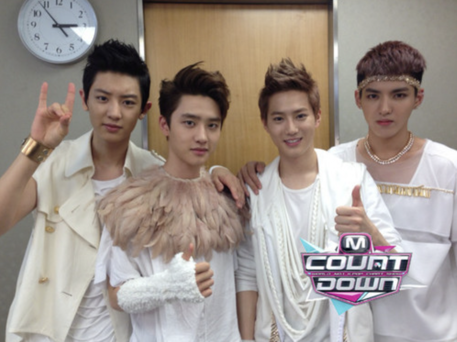 EXO wearing a white ensemble that looked quite ridiculous. (Photo: OneHallyu)