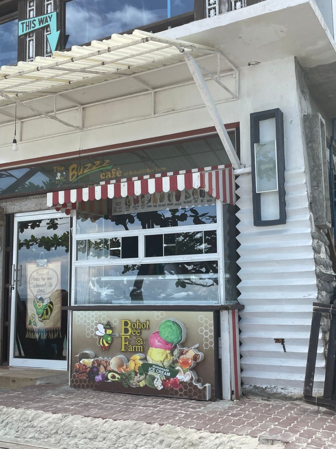 The Buzzz Café is a small outlet along Alona Beach operated by Bohol Bee Farm