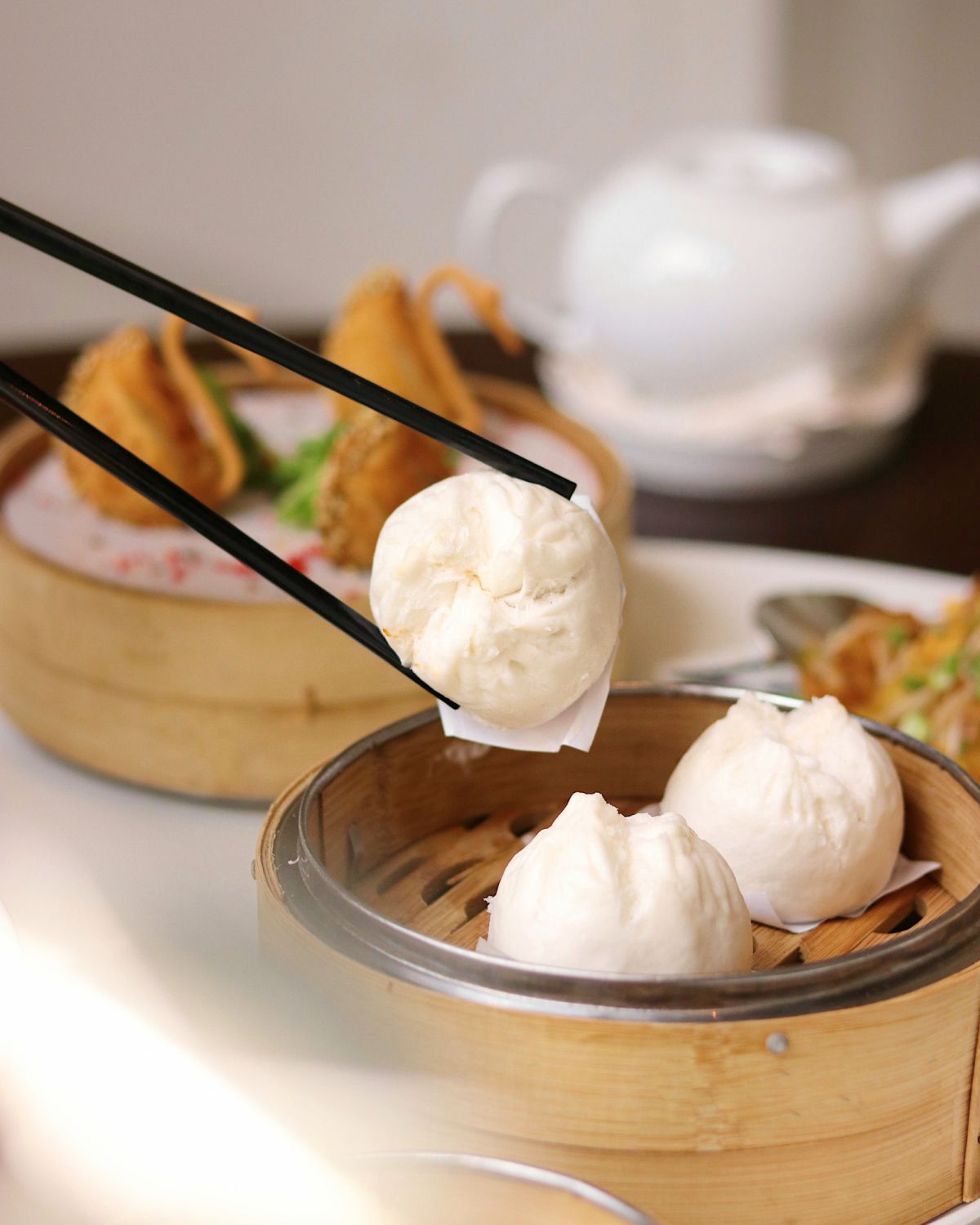 Steamed fluffy buns filled with barbecue chicken (Photo: Mandarin Oriental, Kuala Lumpur)
