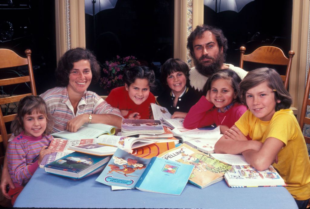 The Phoenix Family at home in Los Angeles, California, US, circa 1983; L-R Summer Phoenix, Arlyn Phoenix, Rain Phoenix, Joaquin Phoenix, John Lee Phoenix, Liberty Phoenix and River Phoenix. (Photo by Dianna Whitley/Getty Images)