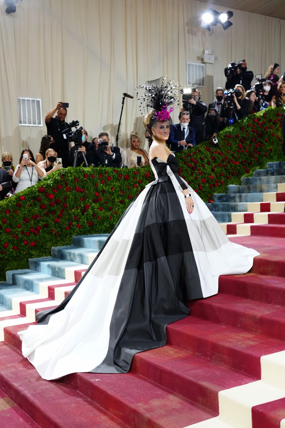 NEW YORK, NEW YORK - MAY 02: Sarah Jessica Parker attends The 2022 Met Gala Celebrating "In America: An Anthology of Fashion" at The Metropolitan Museum of Art on May 02, 2022 in New York City. (Photo by Jeff Kravitz/FilmMagic)