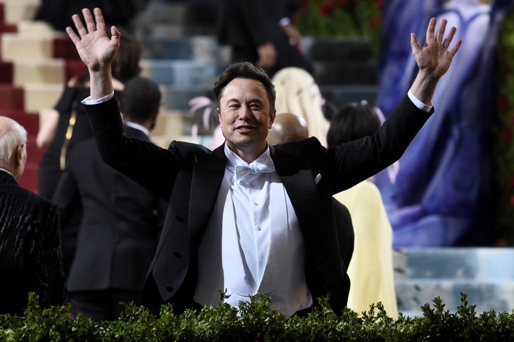 NEW YORK, NEW YORK - MAY 02: Elon Musk attends The 2022 Met Gala Celebrating "In America: An Anthology of Fashion" at The Metropolitan Museum of Art on May 02, 2022 in New York City. (Photo by Bauzen/GC Images)