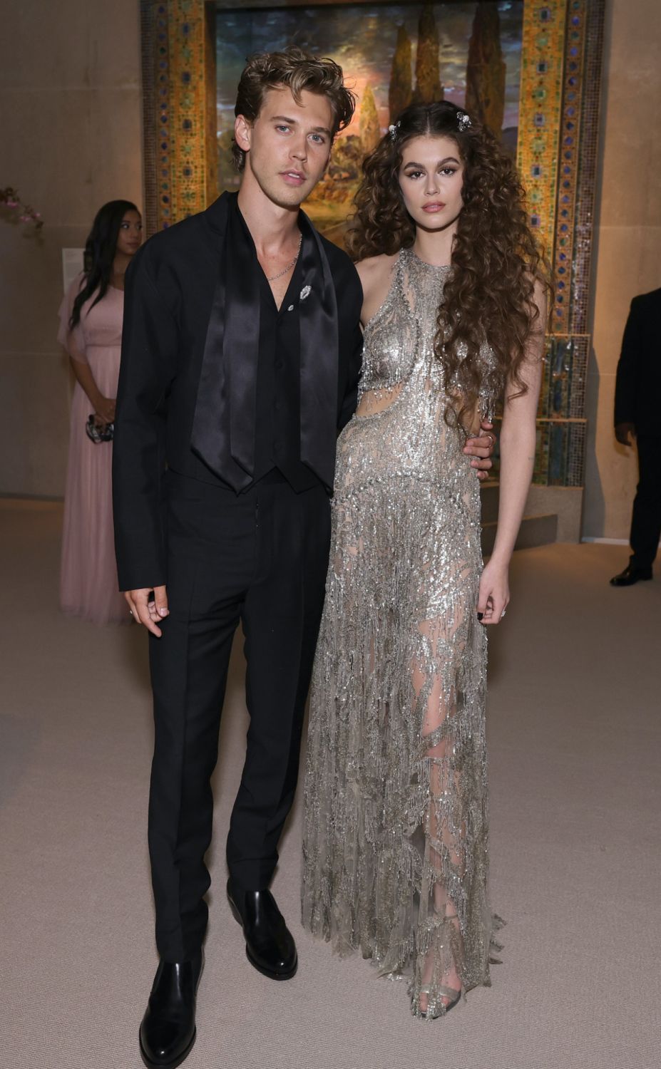 NEW YORK, NEW YORK - MAY 02: (Exclusive Coverage) Austin Butler and Kaia Gerber attend The 2022 Met Gala Celebrating "In America: An Anthology of Fashion" at The Metropolitan Museum of Art on May 02, 2022 in New York City. (Photo by Matt Winkelmeyer/MG22/Getty Images for The Met Museum/Vogue)