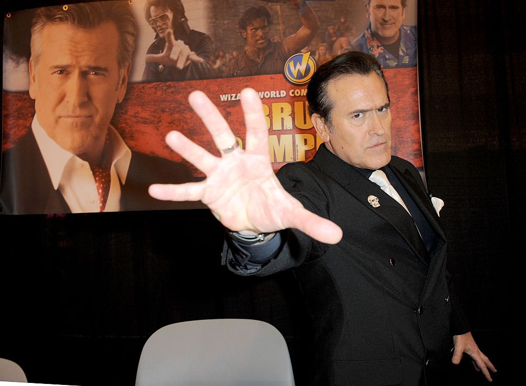 《奇異博士2》第二個片尾彩蛋就是《鬼玩人》布魯斯坎貝爾(Bruce Campbell)飾演的Pizza大叔!