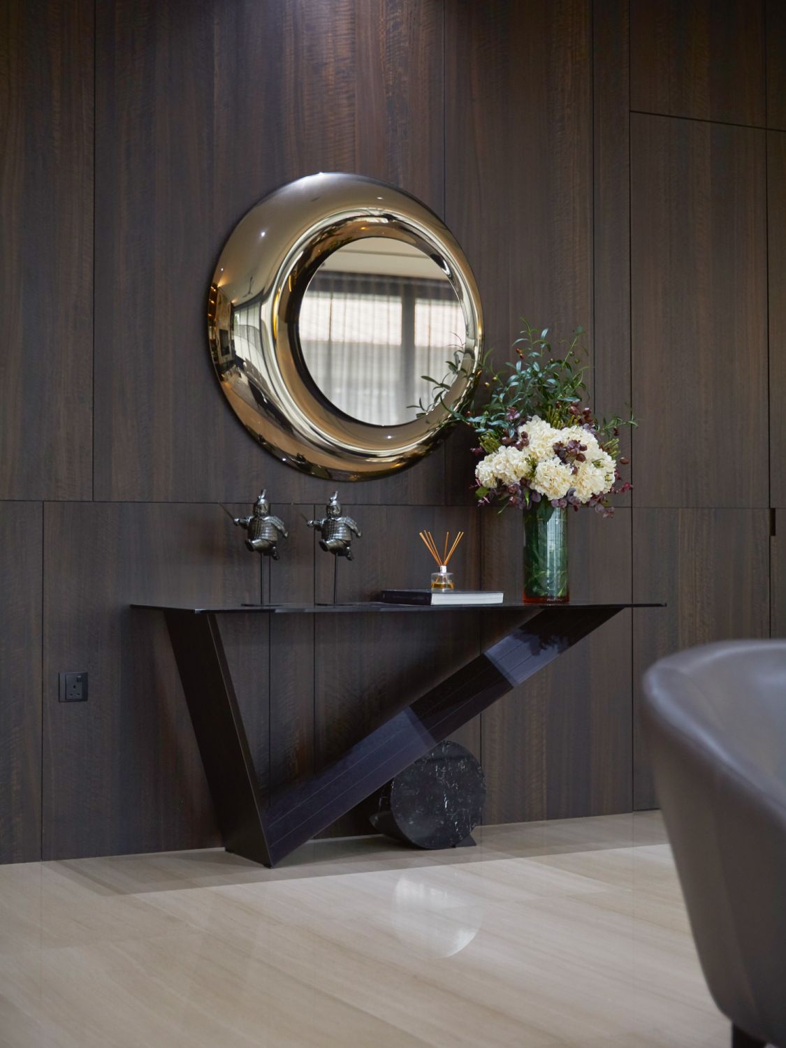 A Cattelan Italia Valentino console and Fiam Italia Rosy mirror from Royal Interiors augment the elegant appearance of the entryway