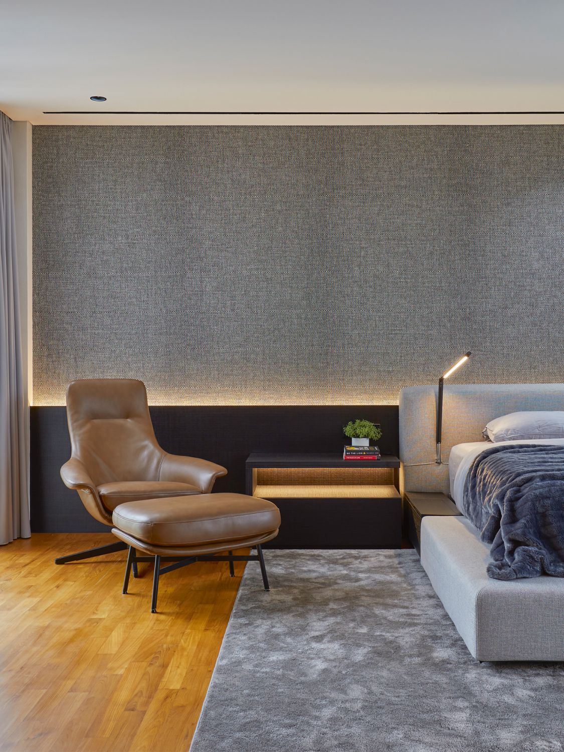 The eldest son’s bedroom features the Jasper bed and Seymour lounge chair from King and is designed with a modern minimalist scheme