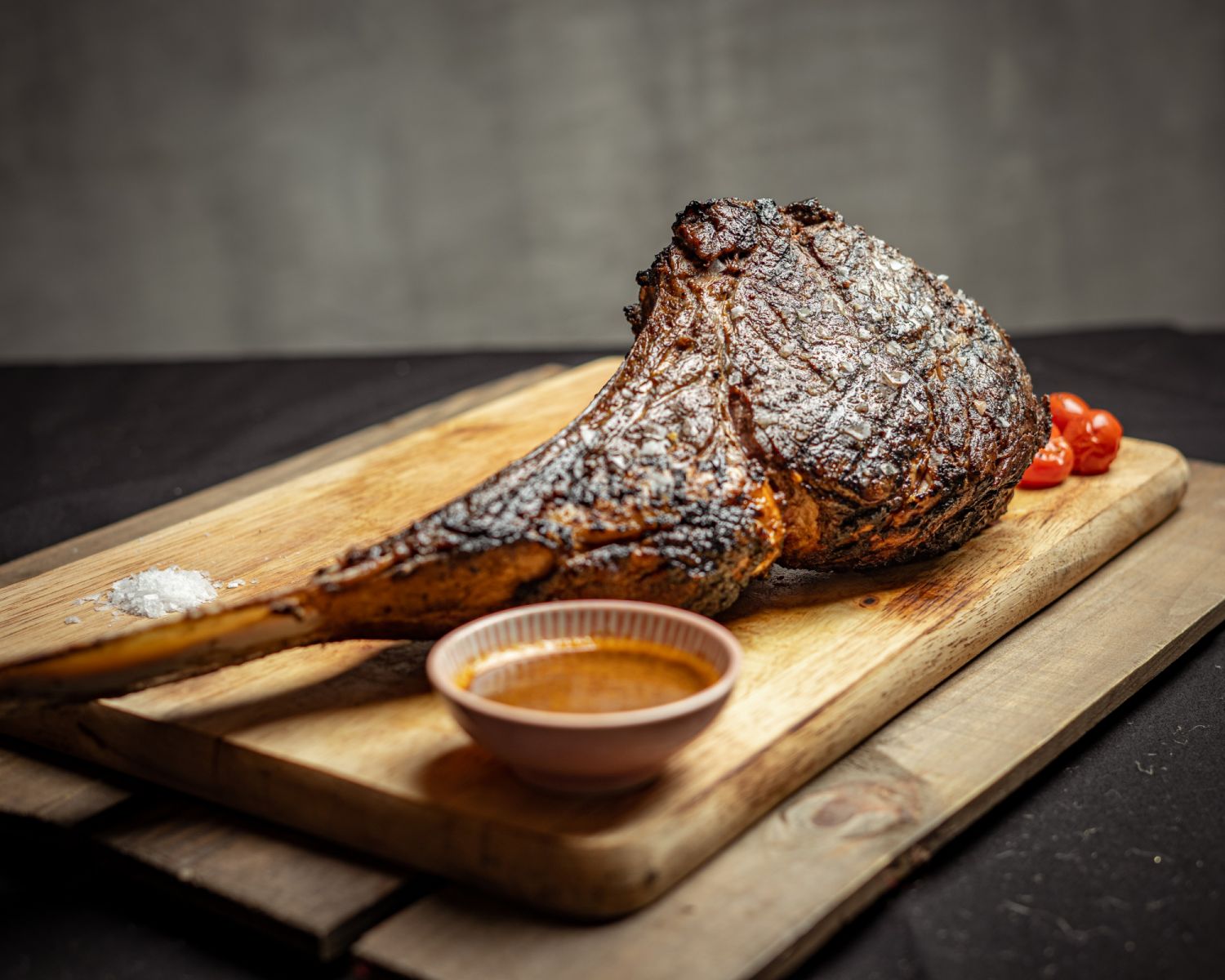 Signature Tomahawk Steak (Photo: Ploy)