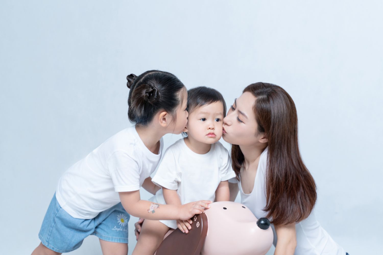 Veronica Ni, founder of Schöne mama Singapore, together with her two children
