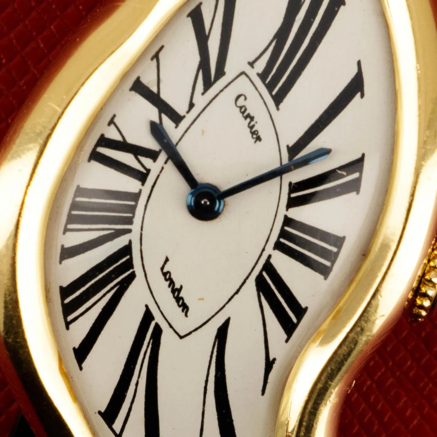 Cartier London Crash正面宛如達利繪製的軟鐘。Photo via Loupe This。