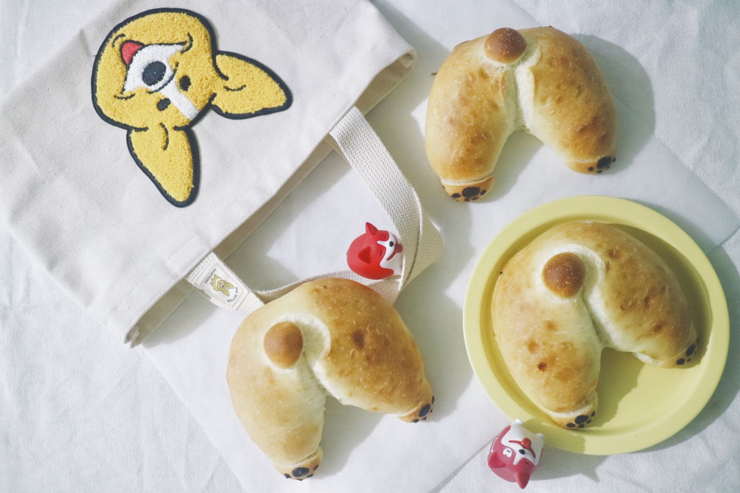 板橋在地「奶油先生 Mr. Butter Café」維妙維肖的擬真柯基屁屁麵包。Photo from 誠品