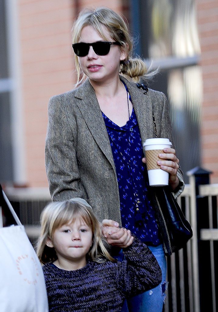 NEW YORK - OCTOBER 30: Actress Michelle Williams (R) and daughter Matilda Ledger walk to their Boerum Hill home in the borough of Brooklyn on October 30, 2009 in New York City. (Photo by Ray Tamarra/Getty Images)