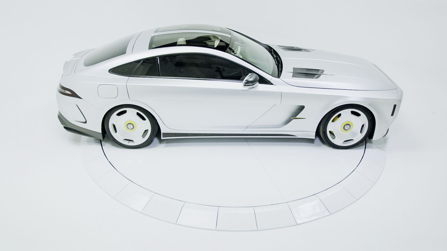 Mercedes-AMG「The Flip」聯名黑眼豆豆 by Mercedes-AMG。