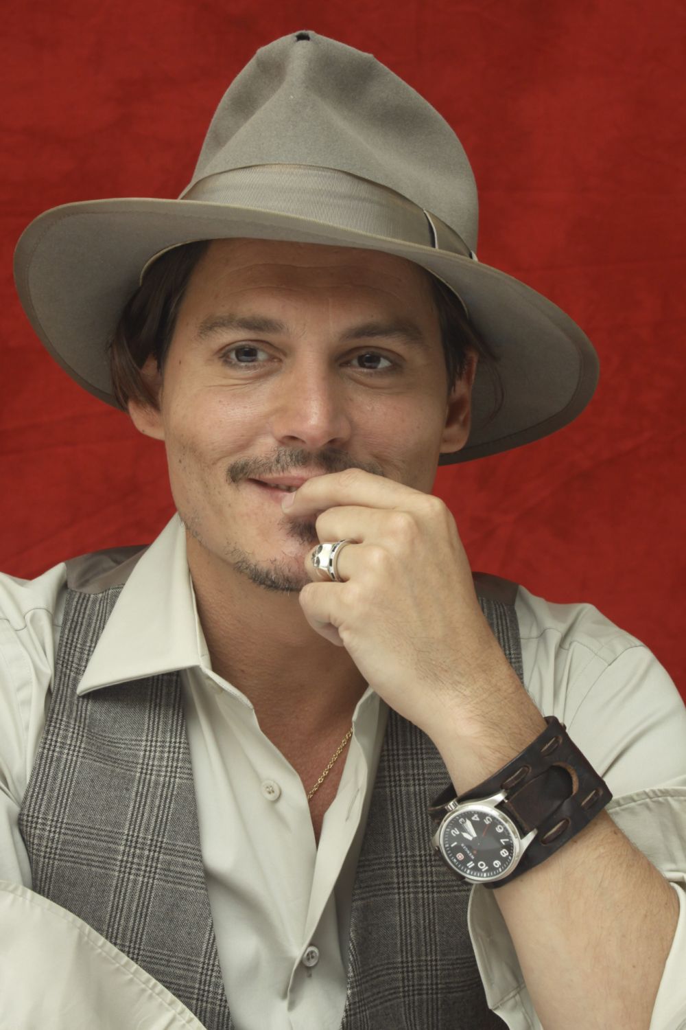 CHICAGO, IL - JUNE 19: Johnny Depp at the Peninsula Hotel in Chicago, Ilinois on June 19, 2009. (Photo by Munawar Hosain/Fotos International/Getty Images) Reproduction by American tabloids is absolutely forbidden.