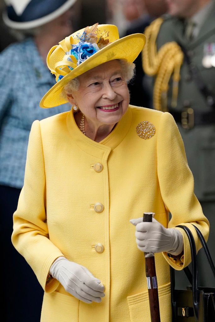 LONDON, ENGLAND - MAY 17: Queen Elizabeth II attends the Elizabeth line's official opening at Paddington Station on May 17, 2022 in London, England. (Photo by Andrew Matthews - WPA Pool/Getty Images)
