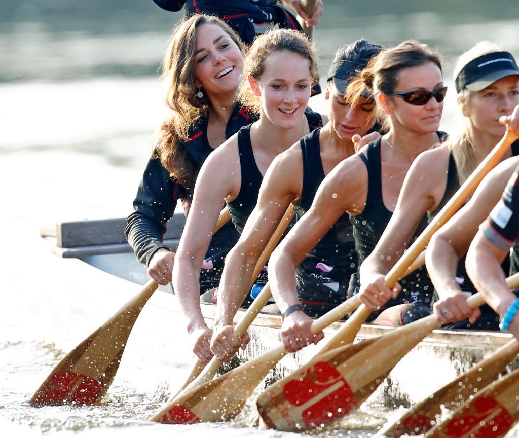 LONDON, UNITED KINGDOM - AUGUST 01: (EMBARGOED FOR PUBLICATION IN UK NEWSPAPERS UNTIL 24 HOURS AFTER CREATE DATE AND TIME) Kate Middleton takes part in a training session with The Sisterhood cross channel rowing team on the River Thames on August 01, 2007 in London, England. The team are taking part in a cross-channel dragon boat race later this month. (Photo by Max Mumby/Indigo/Getty Images)