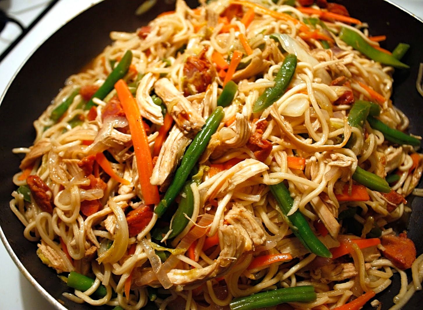 Pancit is a FIlipino go-to meal. It will be highlighter in the play ‘Nay May Dala Akong Pancit (Photo: Lutong Bahay Recipe blog)