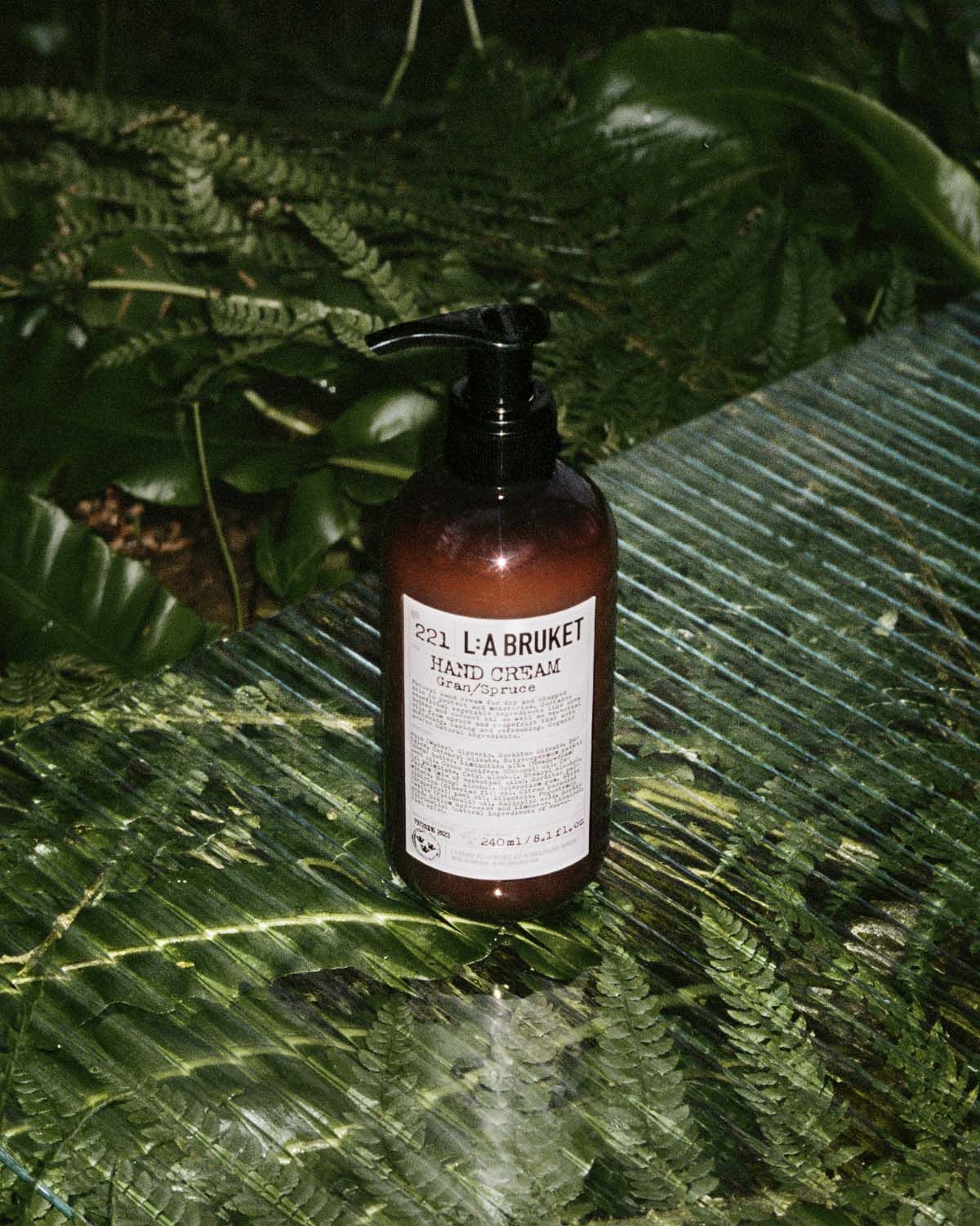 L:A BRUKET 雲杉護手霜,30ml/NT$550 ;70ml/NT$900 ;240ml/NT$1650