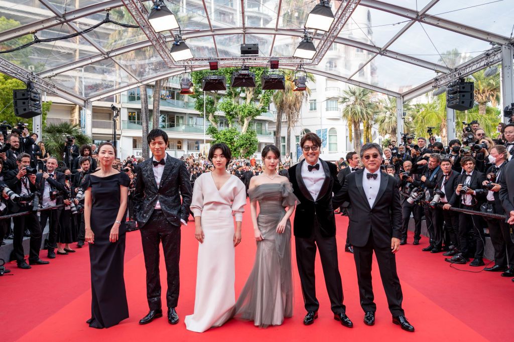 CANNES, FRANCE - MAY 26: Bae Doona, Dong-won Gang, Joo-Young Lee, Ji-eun Lee and Song Kang-ho attend the screening of "Broker (Les Bonnes Etoiles)" during the 75th annual Cannes film festival at Palais des Festivals on May 26, 2022 in Cannes, France. (Photo by Stephane Cardinale - Corbis/Corbis via Getty Images)