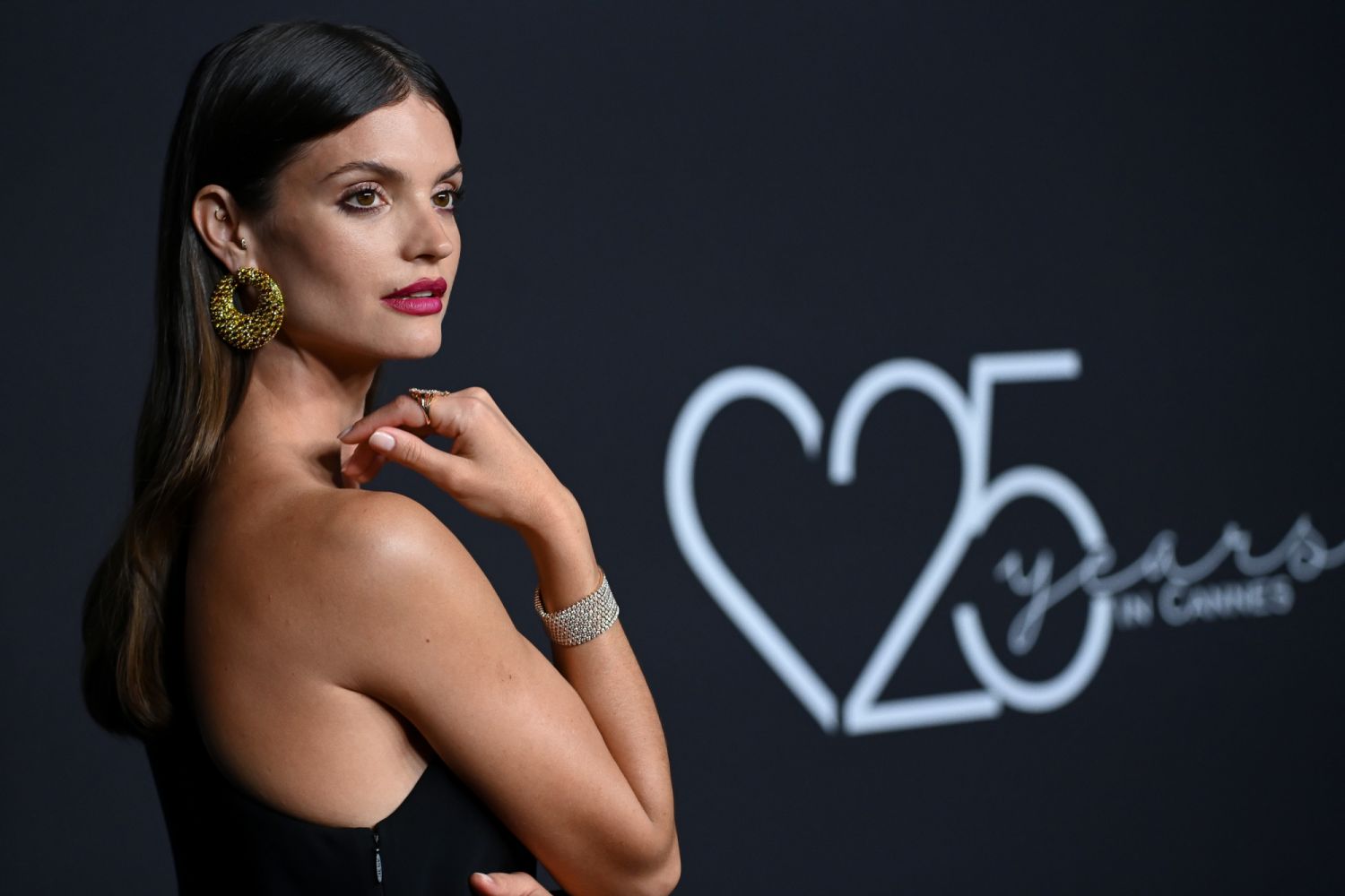 Charlbi Dean (Photo by Pascal Le Segretain/Getty Images For Chopard)