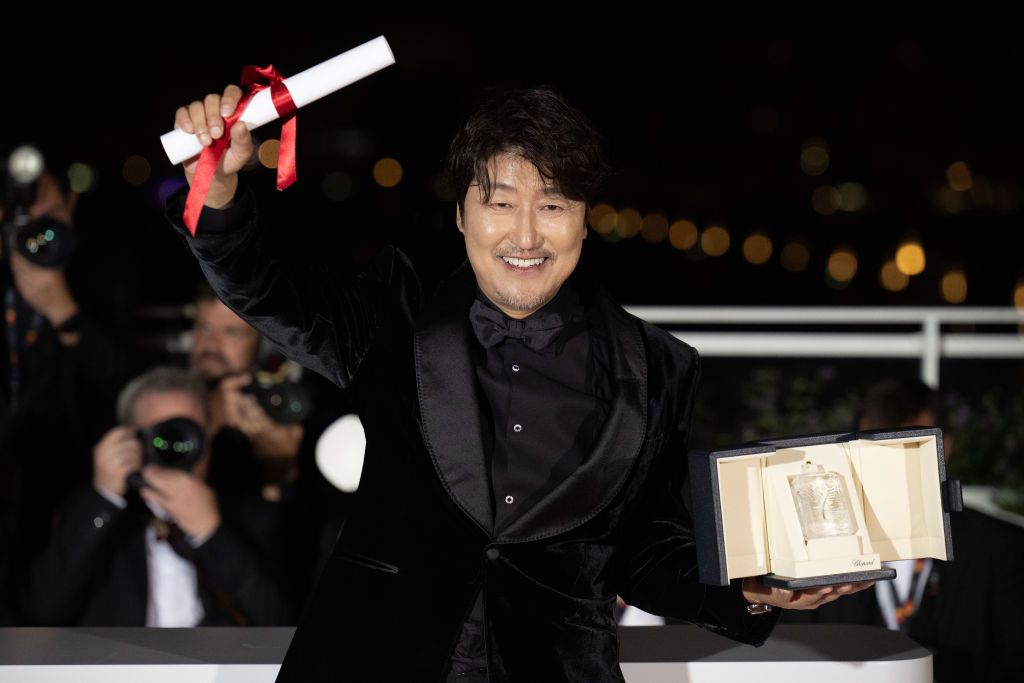 CANNES, FRANCE - MAY 28: Song Kang-Ho poses with the Best Actor Palme d'Or Award for the movie "Broker" during the winner photocall during the 75th annual Cannes film festival at Palais des Festivals on May 28, 2022 in Cannes, France. (Photo by Philip Rock/Anadolu Agency via Getty Images)