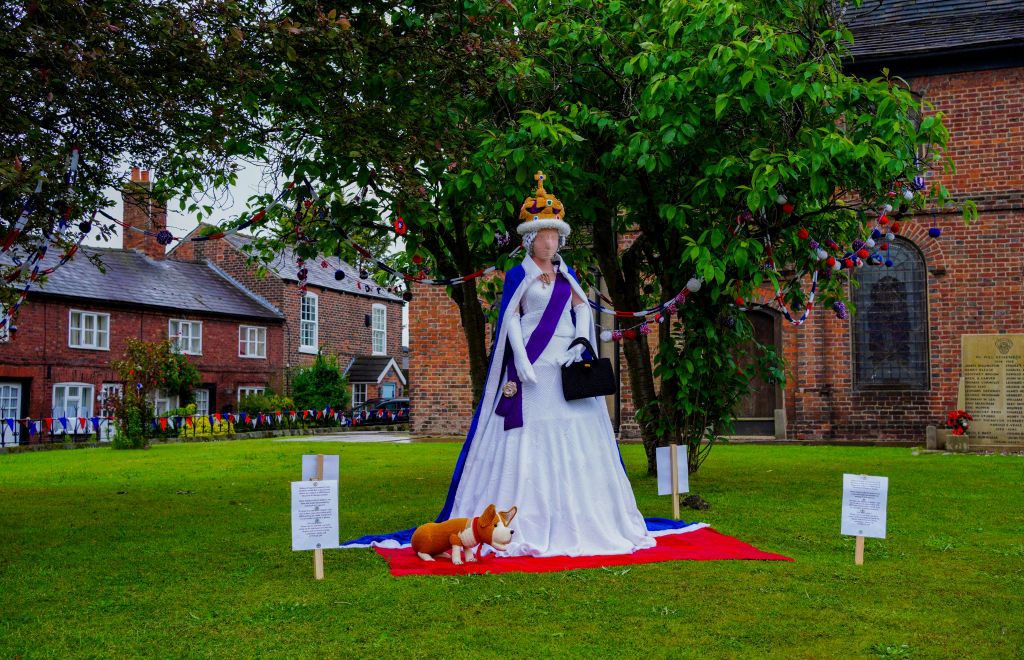 A knitted Queen and corgi in Cheshire, England. (Photo: Getty Images)