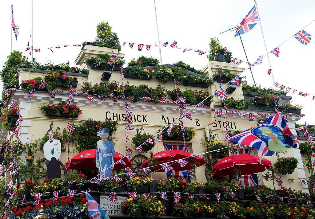 The Churchill Arms pub in London decorated for the Queen's Diamond Jubilee in 2012. (Photo: Getty Images)