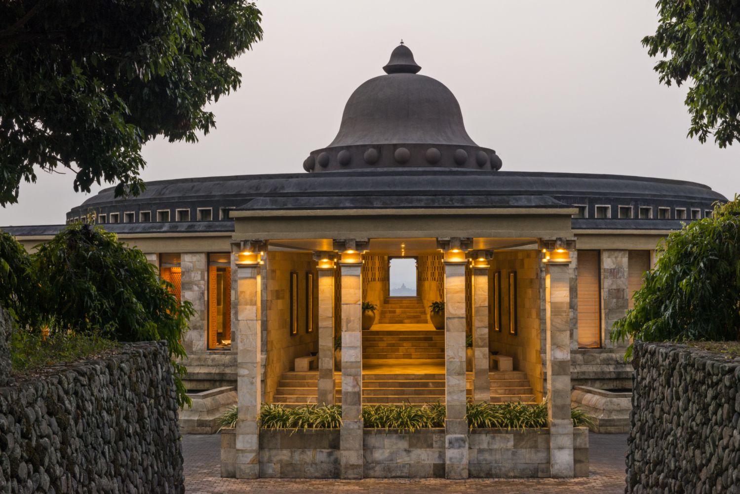 Jiwo Entrance with view through to Borobudur