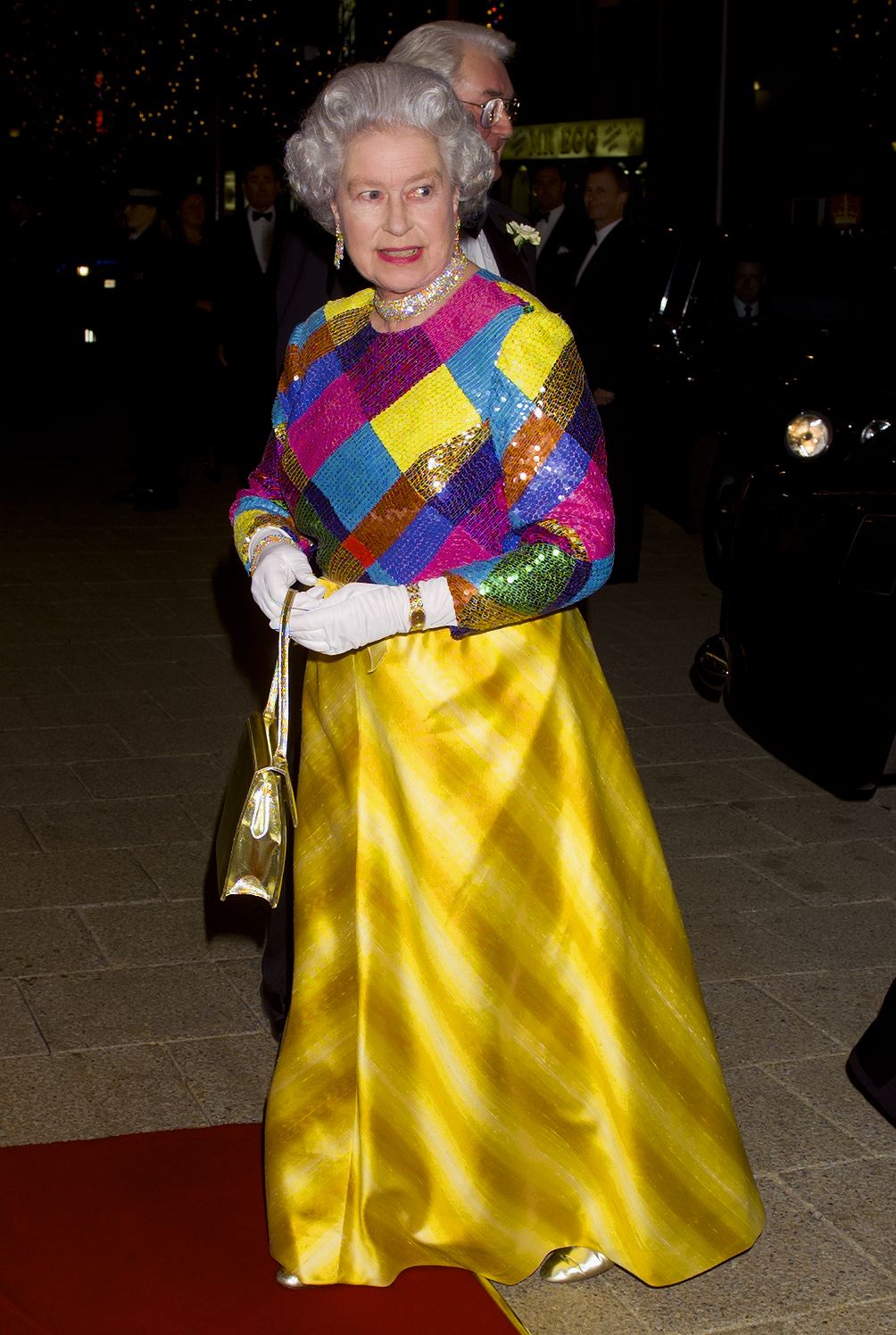 BIRMINGHAM, UNITED KINGDOM - NOVEMBER 29: Queen Elizabeth II attends the Royal Variety Performance at the Birmingham Hippodrome on November 29, 1999 in Birmingham, England. (Photo by Indigo/Getty Images)