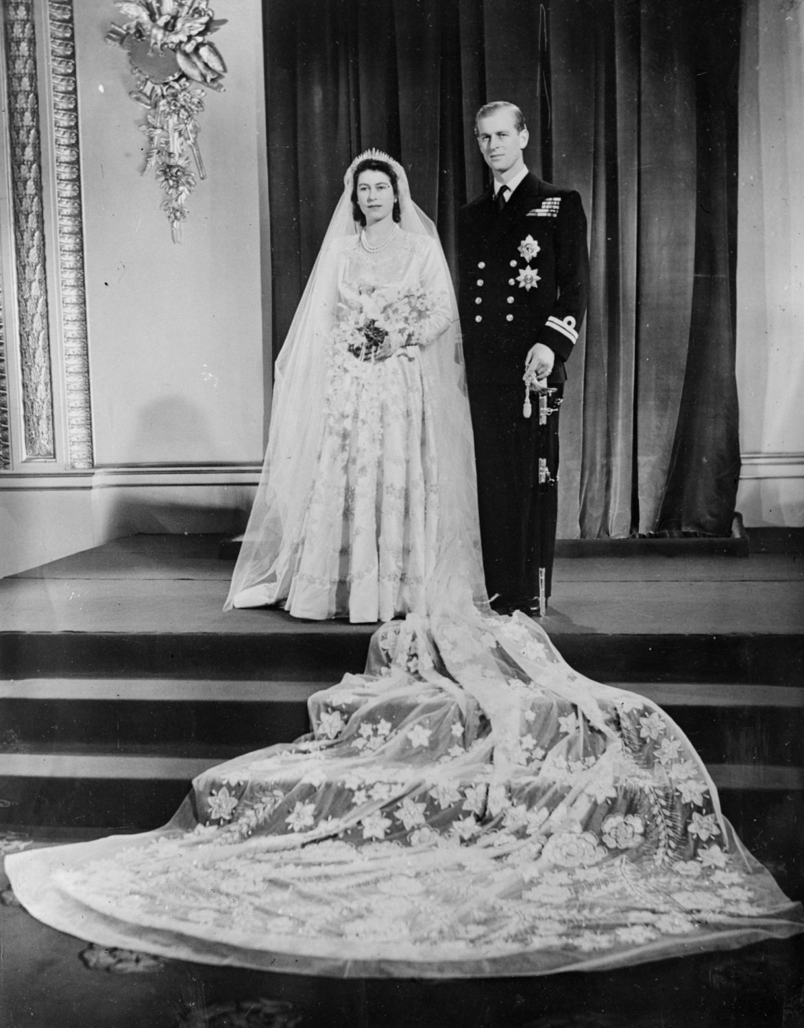 20th November 1947: Princess Elizabeth and the Duke of Edinburgh at Buckingham Palace, London, after their wedding ceremony at Westminster Abbey. (Photo by Keystone/Getty Images)