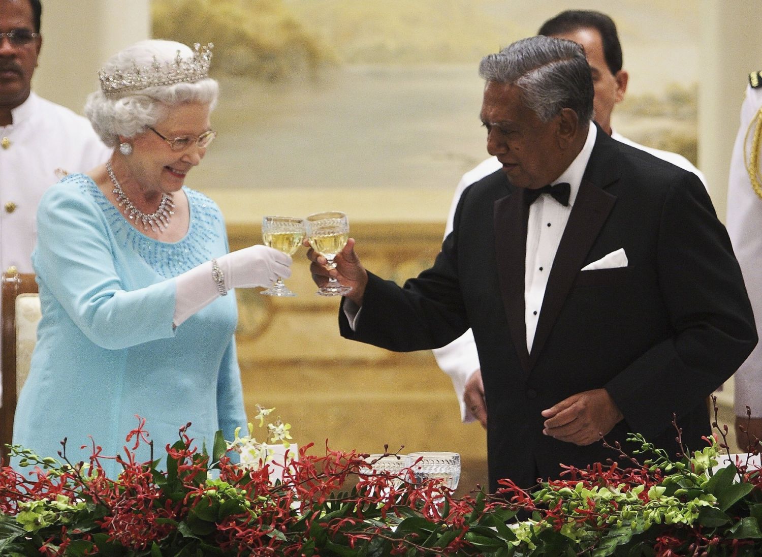 Queen Elizabeth II shares a toast with Singapore President S.R. Nathan during a state banquet at the Istana on March 17, 2006 in Singapore. (Photo: Getty Images)