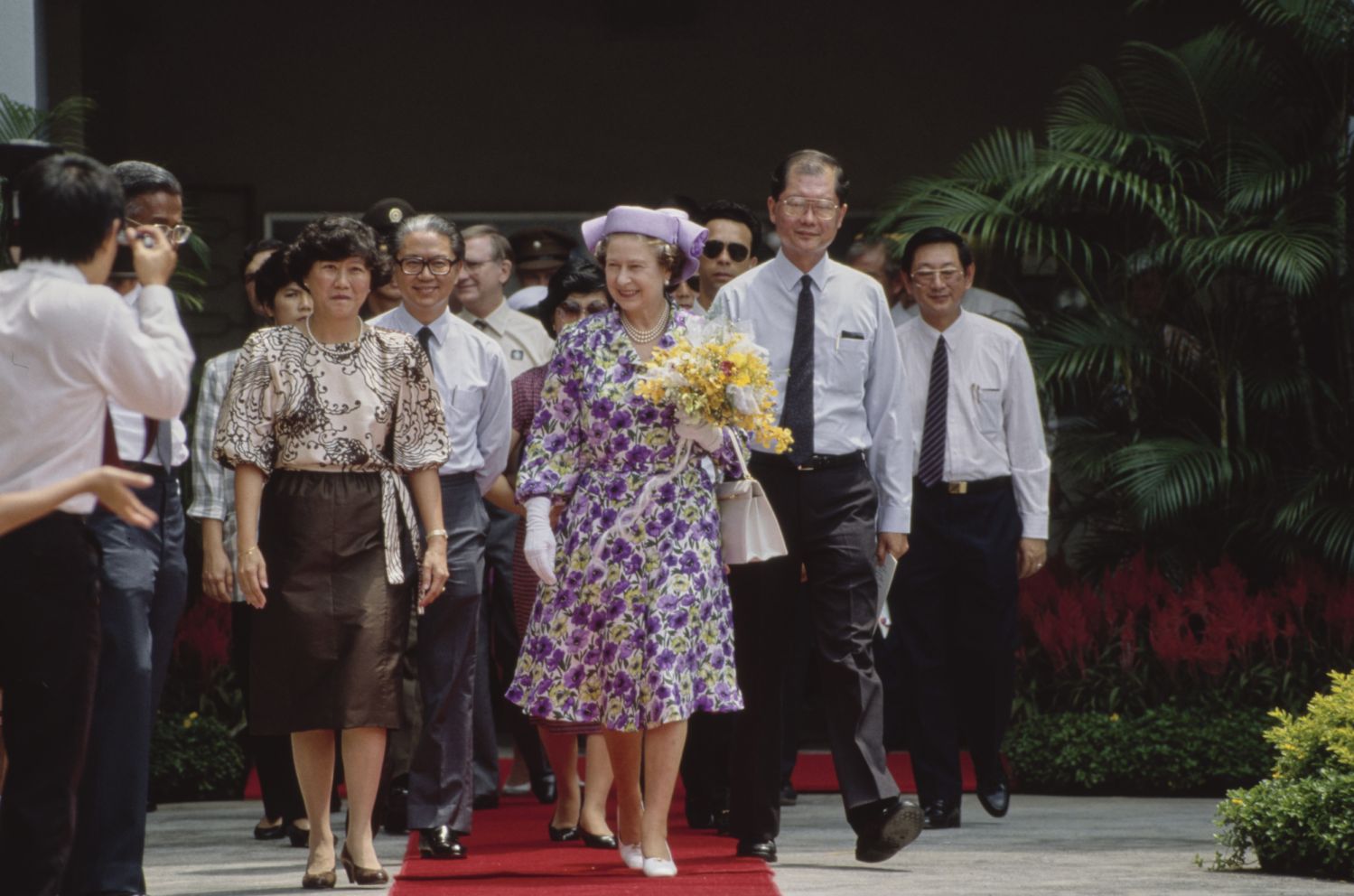 British Royal Queen Elizabeth ll, carrying a bouquet of flowers during a visit to Townsville Primary School, part of her visit to Singapore, October 10, 1989. (Photo: Getty Images)