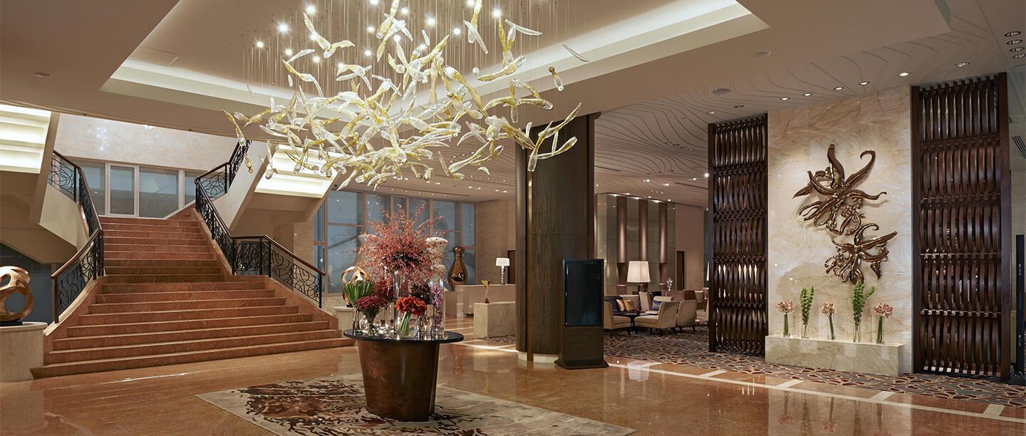 Fairmont Makati Lobby / Fairmont Website