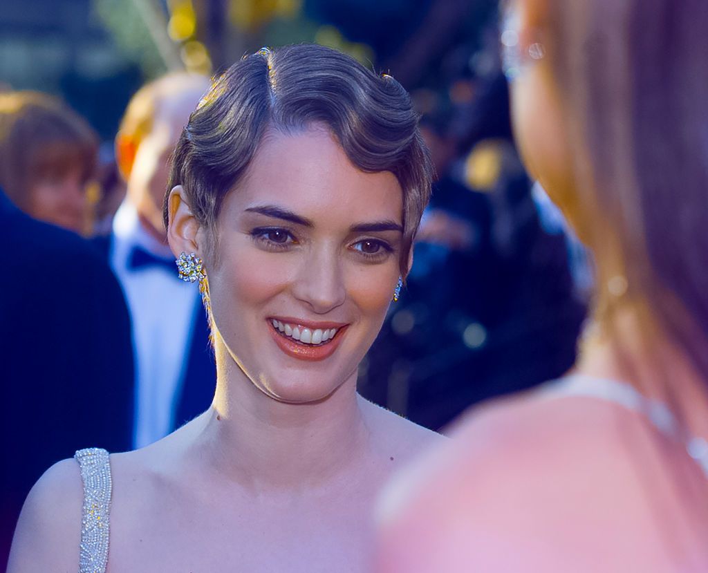 LOS ANGELES, CALIFORNIA - MARCH 25: Winona Ryder at Academy Awards Show, March 25,1996 in Los Angeles, California. (Photo by Getty Images/Bob Riha, Jr.)