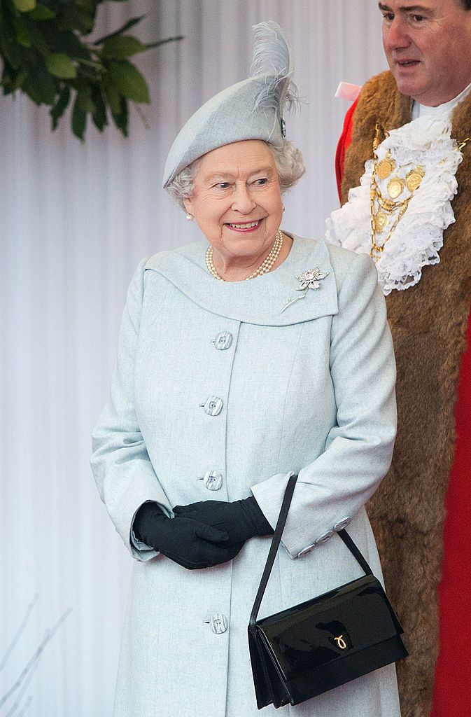 WINDSOR, ENGLAND - NOVEMBER 27:  Queen Elizabeth II attends a Ceremonial Welcome for His Highness the Amir Sheikh Sabah Al-Ahmad Al-Jaber Al-Sabah of Kuwait at Windsor Castle on November 27, 2012 in Windsor, England. (Photo by Samir Hussein/WireImage)