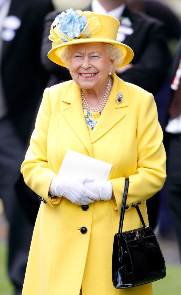 ASCOT, UNITED KINGDOM - JUNE 19: (EMBARGOED FOR PUBLICATION IN UK NEWSPAPERS UNTIL 24 HOURS AFTER CREATE DATE AND TIME) Queen Elizabeth II (wearing Queen Mary's Russian Sapphire Brooch) watches her horse 'Fabricate' run in the Wolferton Stakes on day 1 of Royal Ascot at Ascot Racecourse on June 19, 2018 in Ascot, England. (Photo by Max Mumby/Indigo/Getty Images)