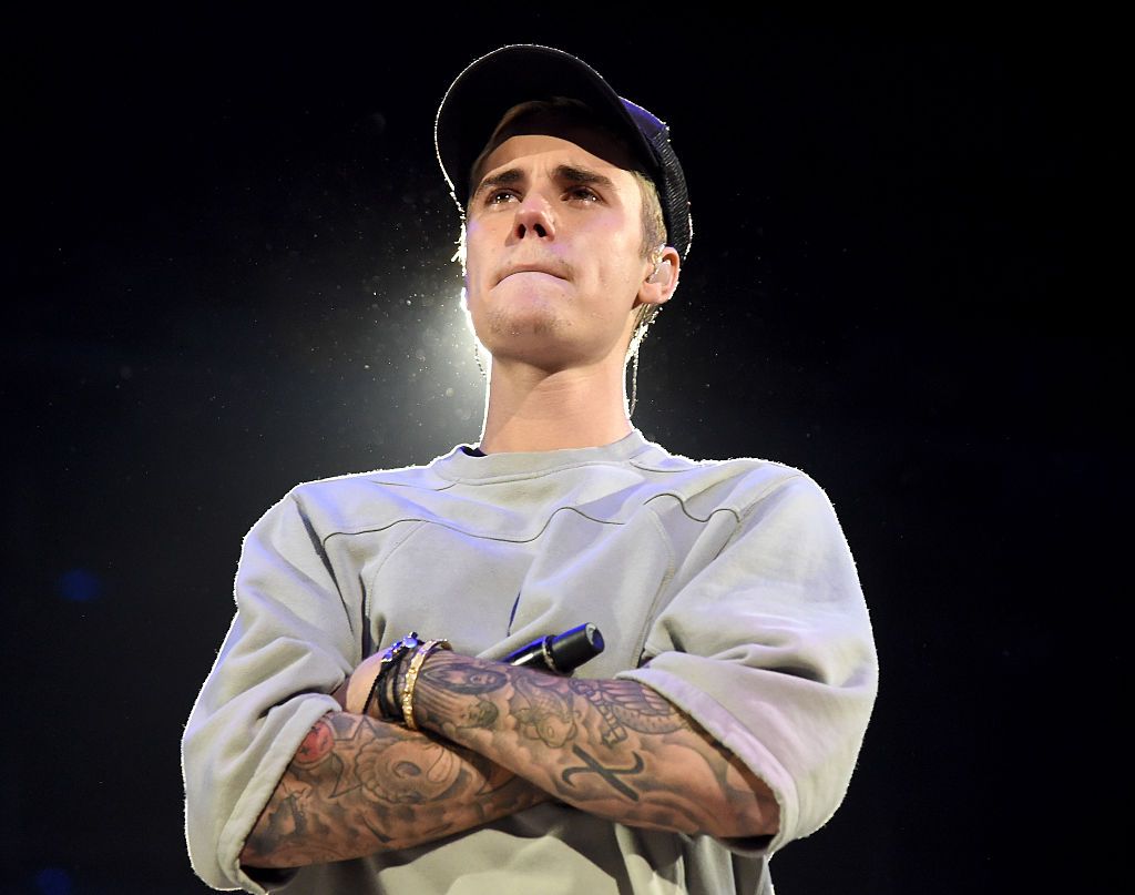 LOS ANGELES, CA - NOVEMBER 13: Singer/songwriter Justin Bieber performs onstage during An Evening With Justin Bieber at Staples Center on November 13, 2015 in Los Angeles, California. (Photo by Jason Merritt/Getty Images for Universal Music)