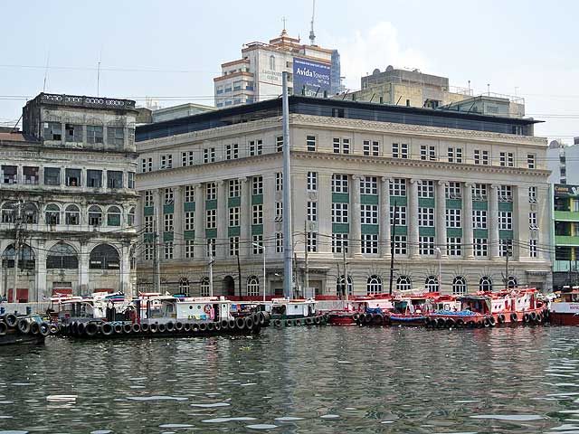 Juan Luna Building along Escolta (Photo: Ivan About Town)