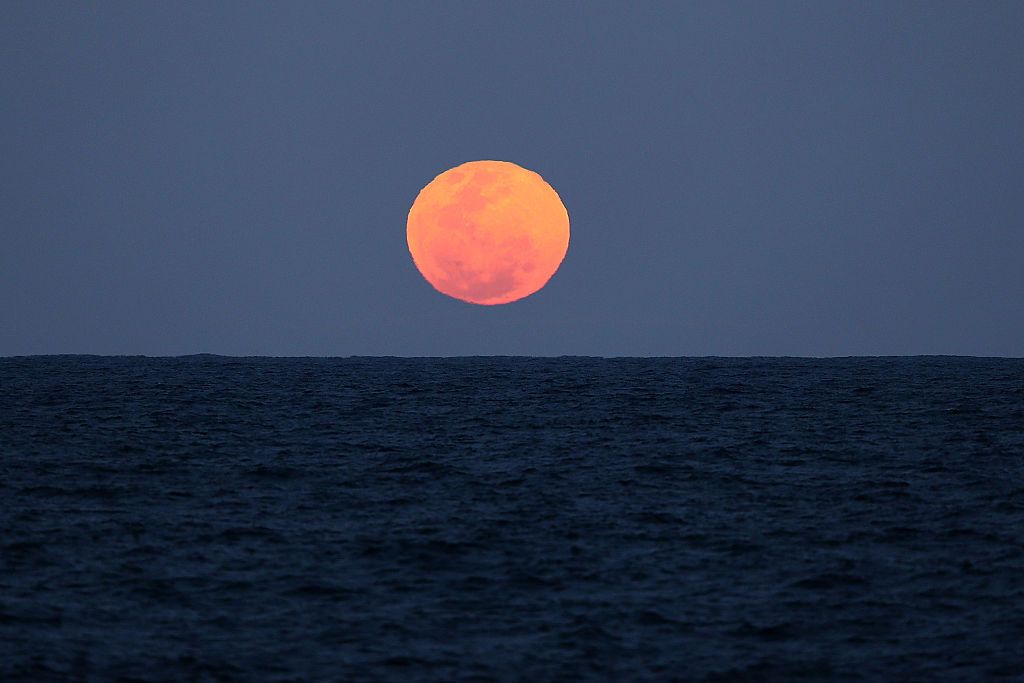 SYDNEY, AUSTRALIA - SEPTEMBER 28: A supermoon is seen in skies over New South Wales on September 28, 2015 in Sydney, Australia. A supermoon occurs when a full moon coincides with its perigee, which is its closest approach to the Earth. (Photo by Impressions/Getty Images)