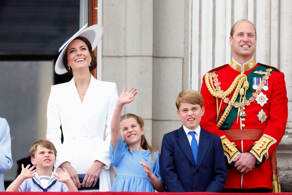 LONDON, UNITED KINGDOM - JUNE 02: (EMBARGOED FOR PUBLICATION IN UK NEWSPAPERS UNTIL 24 HOURS AFTER CREATE DATE AND TIME) Prince Louis of Cambridge, Catherine, Duchess of Cambridge, Princess Charlotte of Cambridge, Prince George of Cambridge and Prince William, Duke of Cambridge watch a flypast from the balcony of Buckingham Palace during Trooping the Colour on June 2, 2022 in London, England. Trooping The Colour, also known as The Queen's Birthday Parade, is a military ceremony performed by regiments of the
