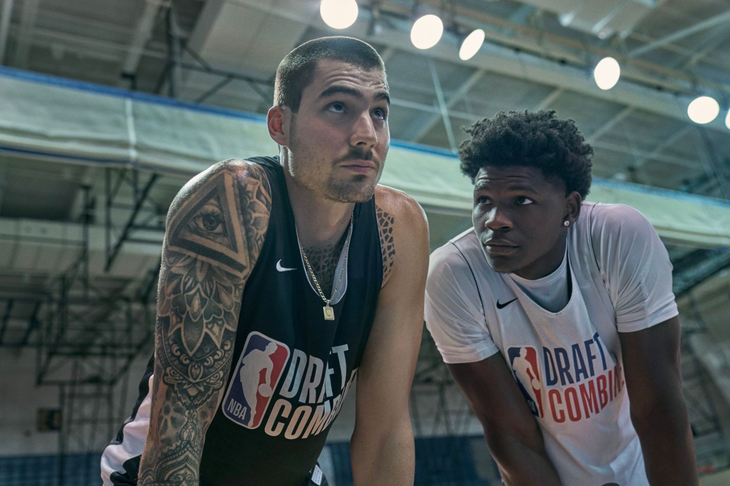 爵士隊前鋒胡安·厄南戈梅茲(Juancho Hernangomez)和灰狼隊的前隊友「蟻人」Anthony Edwards。